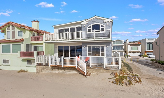 Hollywood Beach Casa | Beachfront abode with spacious deck, pool table, gas grill, smart TVs, & W/D