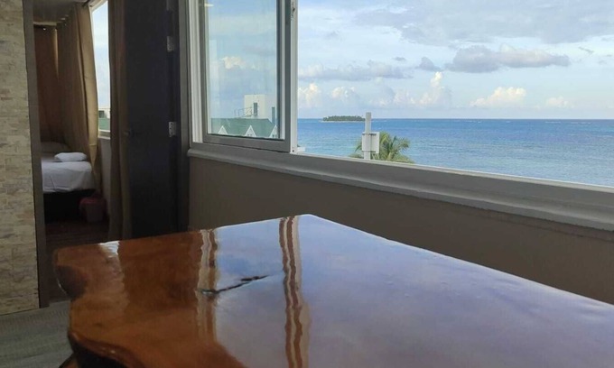 Punta Hansa Apartamento | Apartamento Frente al Mar con Piscina y WiFi – Zona Rosa San Andrés
