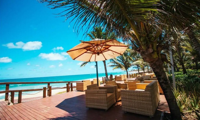 Maguari-Cajui Apartamento | Beachfront apartment in Muro Alto with resort-like facilities and incredible views