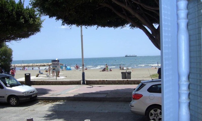 Playas del Palo Apartamento | Beachfront Apartment