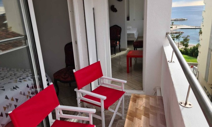 Le Mourillon Apartamento | Beachfront apartment.