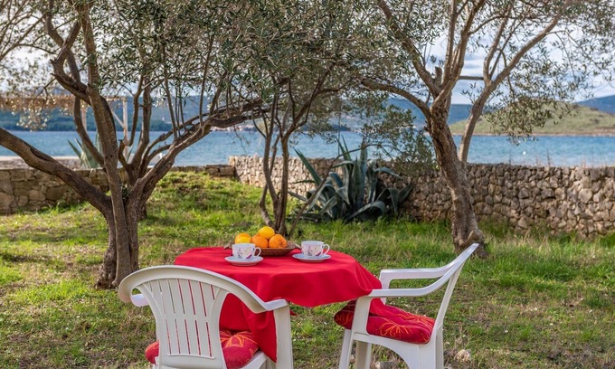 Turanj Apartamento | Apartamento frente al mar en Lostura con vista al mar