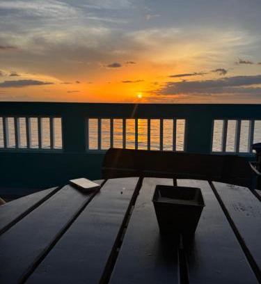 Guanajibo Apartamento | Beachfront Apartment on the Sand