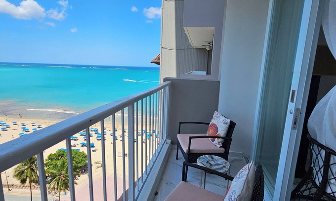 Isla Verde Apartamento | Apartamento con 2 camas frente a la playa. 2-5 min a pie de restaurantes!