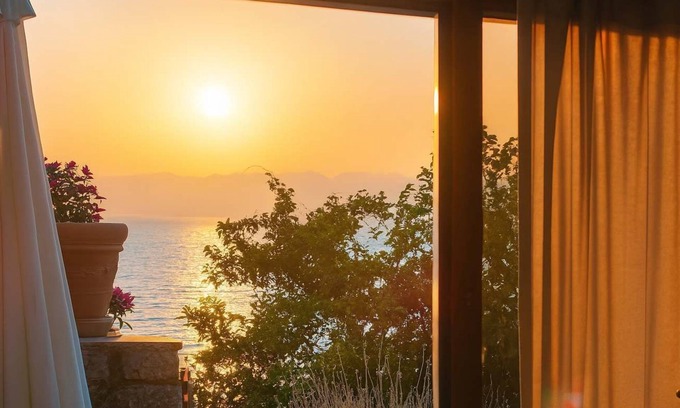 Avia Apartamento | Beachfront Avia Nest - Aspa's Getaway