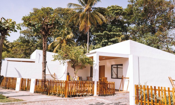 La Libertad Villa | Beachfront Beach Break Villa @SurfCity