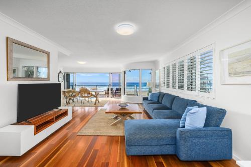 Main Beach Casa | BEACHFRONT Beauty!