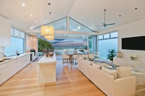 Palm Beach Casa | Beachfront Bliss