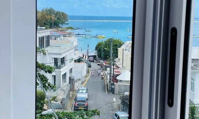 Blue Bay Apartamento | Beachfront Bliss: Stunning Sea View Apartment