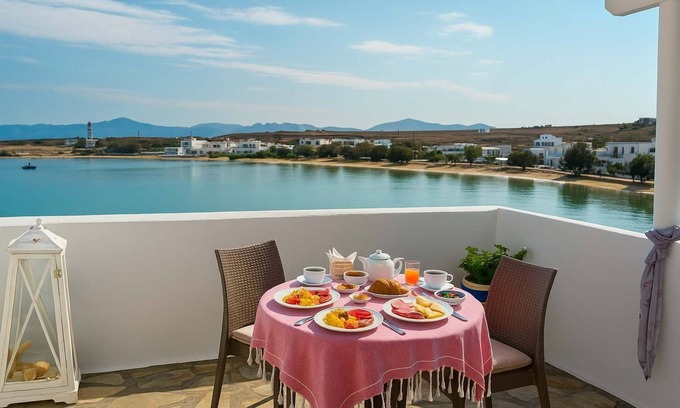 Naousa Cama Y Desayuno | Beachfront Bocamviglies Room - Naoussa Sunny Suite