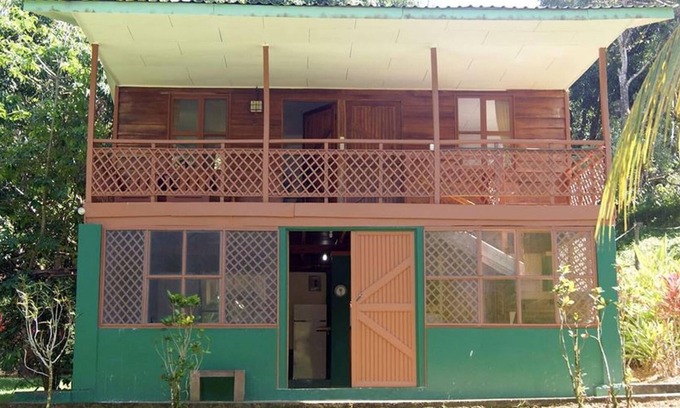 Esterillos Casa | Bungalow frente a la playa ubicado justo al lado del Refugio de Vida Silvestre Punta Mala