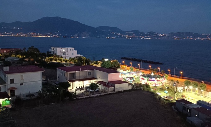 Mount Vesuvius - Pompei Apartamento | Beachfront - Capri Studio apartment x 2 people on the waterfront with Capri view