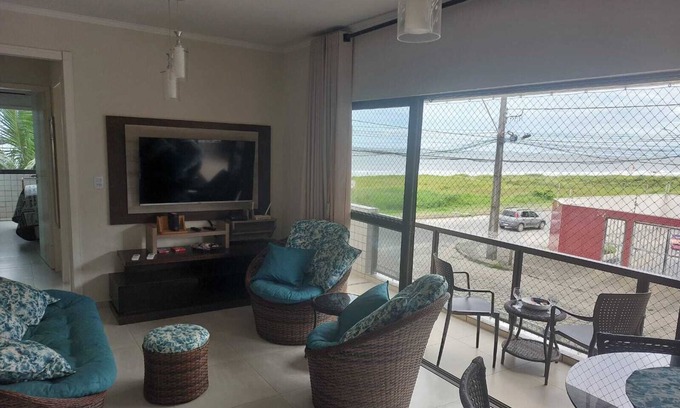 Matinhos Apartamento | Beachfront comfort with balconies and barbecue for families (6 people) and pets