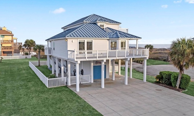 Pointe San Luis Casa | Beachfront | 5 bedroom | Hot Tub | Fenced Yard