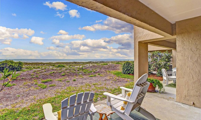 Amelia City Condominio | Beachfront condo with outdoor pool, patio & washer/dryer - dog-friendly
