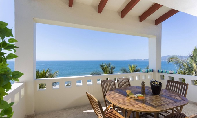 Flamingos Apartamento | Beachfront condo in Flamingos Beach Club