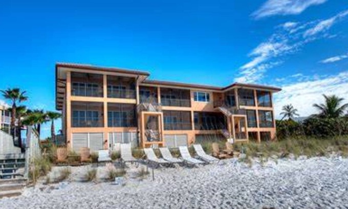 Bradenton Beach Condominio | Beachfront condo with gorgeous view of the gulf.