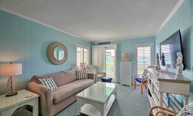 Morehead City Condominio | Beachfront Condo w/ Boardwalk & Pool Access!