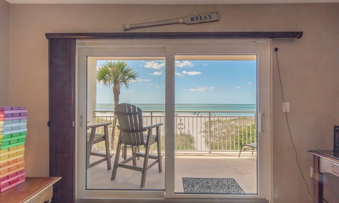 St. Petersburg - Clearwater Condominio | Beachfront Condo Across from John's Pass (Madeira Norte) Gorgeous sunset views!
