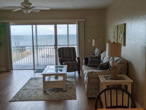 South Patrick Shores Apartamento | Beachfront Condo, Ocean Views, Near Patrick SFB
