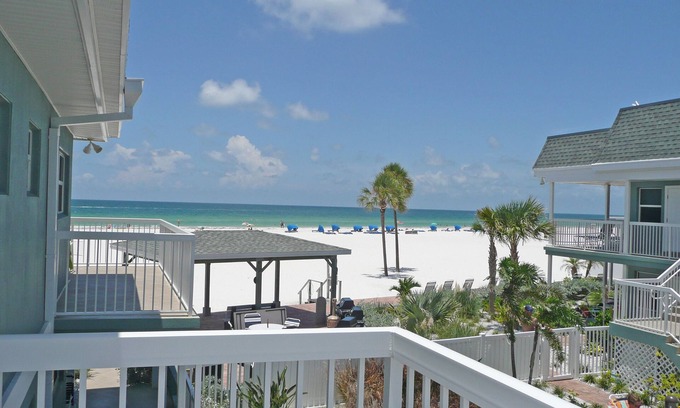 Belle Vista Condominio | Beachfront Condo with Private Balcony - Beachfront Resort- Pool - Kitchen