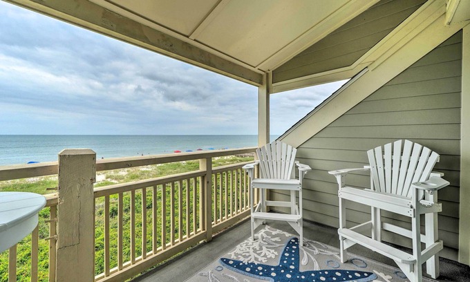 Caswell Beach Condominio | Beachfront Condo w/ Unobstructed Ocean Views!