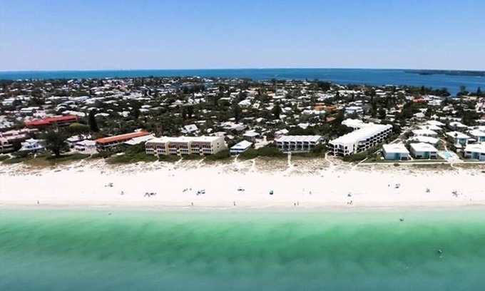Holmes Beach Condominio | Condominio frente al mar en la playa de arena blanca de Anna Maria Island.