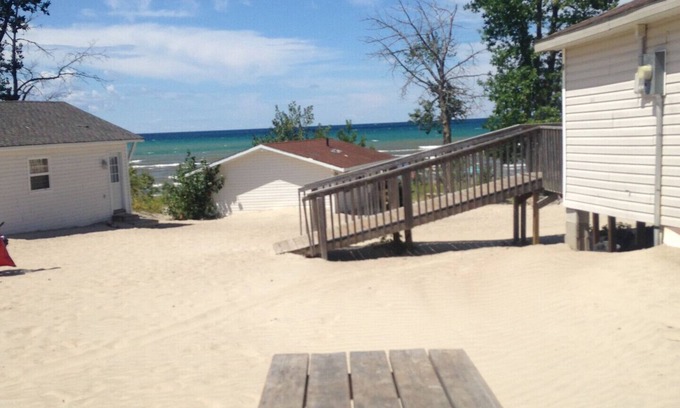 Wasaga Beach Cabaña | SANDPIPER BEACH RESORT - Cottage # 11