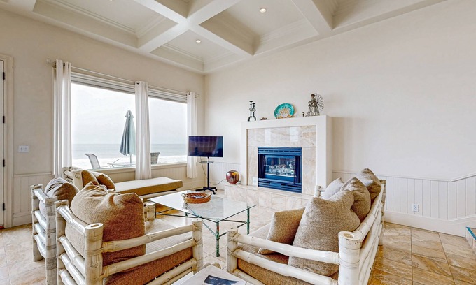 Mussel Shoals Casa | Beachfront dream home with balcony, patio & direct beach access