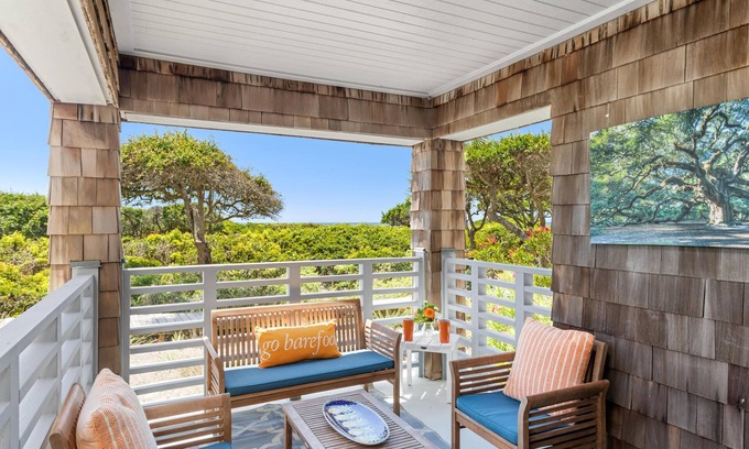 Kiawah Island Condominio | Beachfront, Elegant First Floor Living at it's Best!