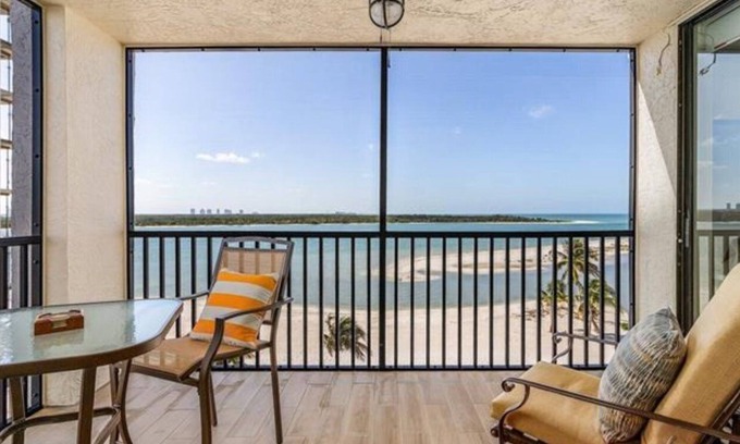 South Island Apartamento | Beachfront Escape - Two Bedroom Apartment, Sleeps 5