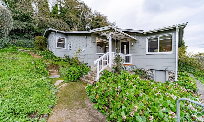 Westhaven-Moonstone Casa | Beachfront Escape at Moonstone Beach with sunset-view deck, washer/dryer & WiFi
