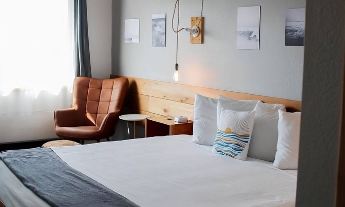 Long Beach Hotel | Beachfront Escape in Long Beach! 2 Comfortable Units, Indoor Pool, Free Parking!