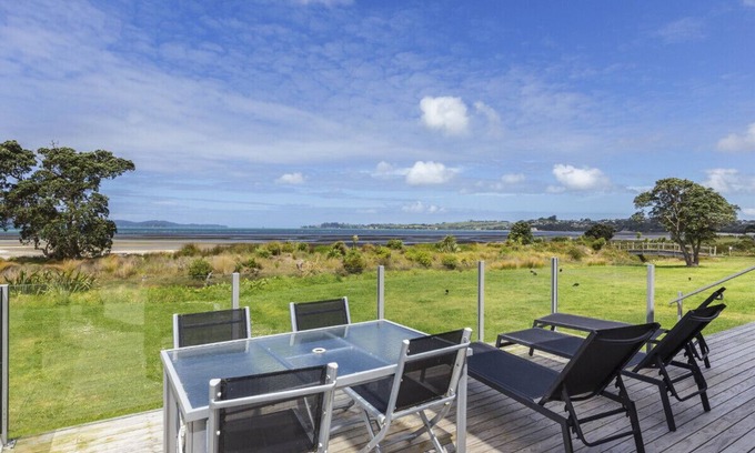 Snells Beach Cabaña | Beachfront Escape - Snells Beach Holiday Home