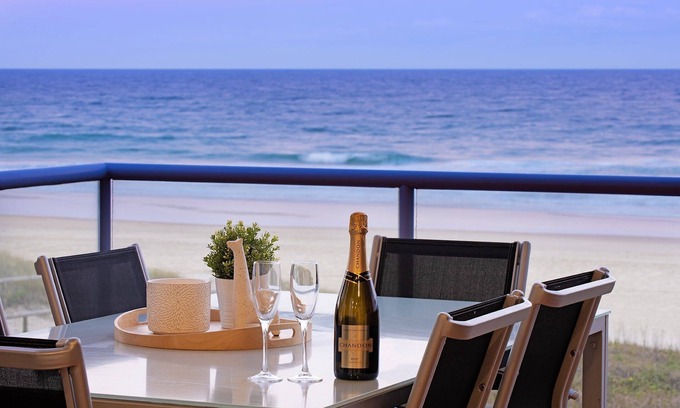 Mermaid Beach Casa | Beachfront Escape (Ocean Views)
