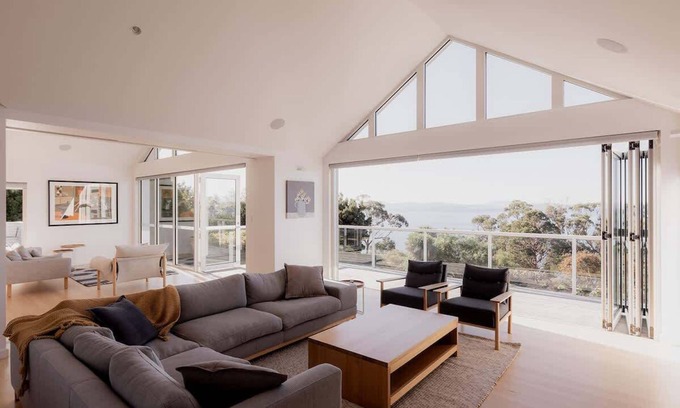 Roches Beach Casa | Beachfront Estate with Tennis Court