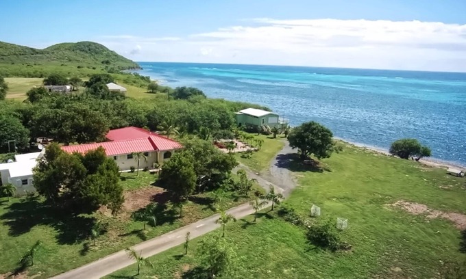 East End Casa | Beachfront Estate - With Kayaks & SUP's!