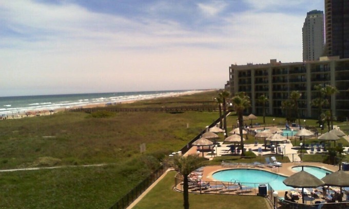 South Padre Island Condominio | BEACHFRONT....FRONT ROW..GREAT DEAL..3 POOLS.....4 TENNIS COURTS