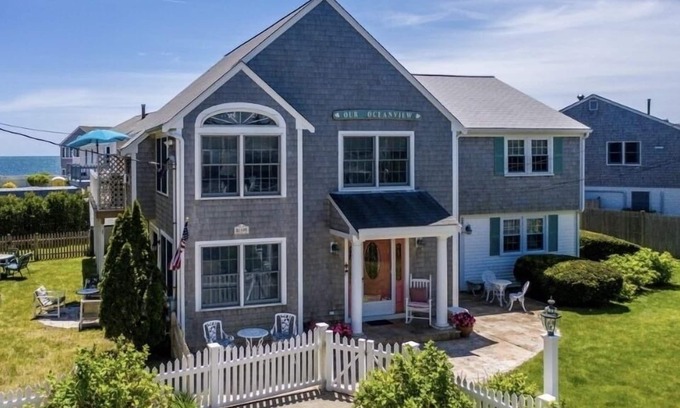 Bass River Casa | 🌊 BEACHFRONT FAMILY HOME STEPS TO THE OCEAN!