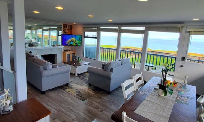 Downtown Monterey Condominio | Beachfront Front: Ocean Access, Views & Sounds, Pool, Gated, Parking, Central