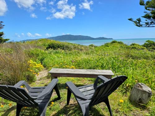 Waikanae Casa | Beachfront Getaway - Waikanae Beach Holiday Home