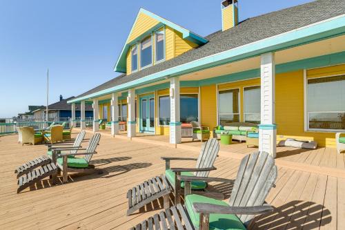 Crystal Beach Casa | Beachfront Group Getaway on Bolivar Peninsula