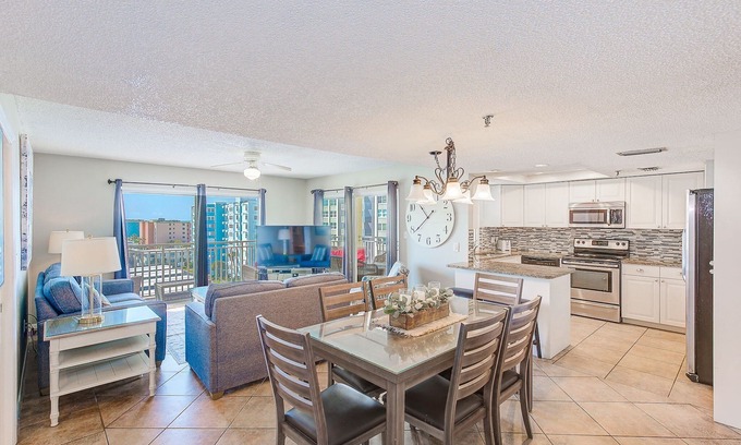 North Redington Beach Condominio | Unidad 601: Mejor precio para una unidad de piso superior de tres habitaciones.