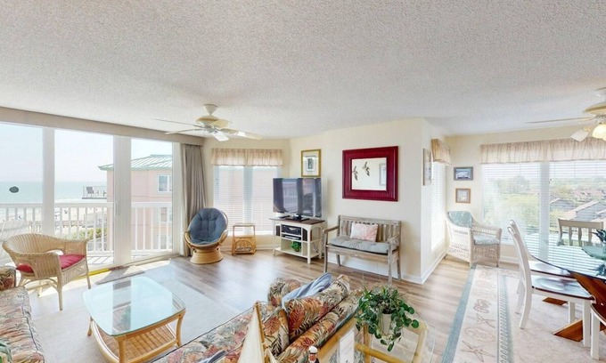 Litchfield by the Sea Condominio | Beachfront Haven 2BR Retreat Litchfield By the Sea