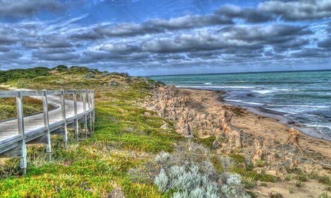 Halls Head Casa | Beachfront Haven with Stunning Views