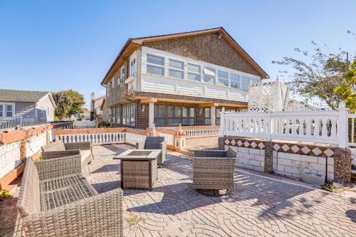 Villas Casa | Beachfront Home about 7 Mi to Cape May!