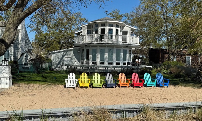Frankfort Casa | Beachfront Home on Lake Michigan beach. Spectacular sunsets, walk to downtown.