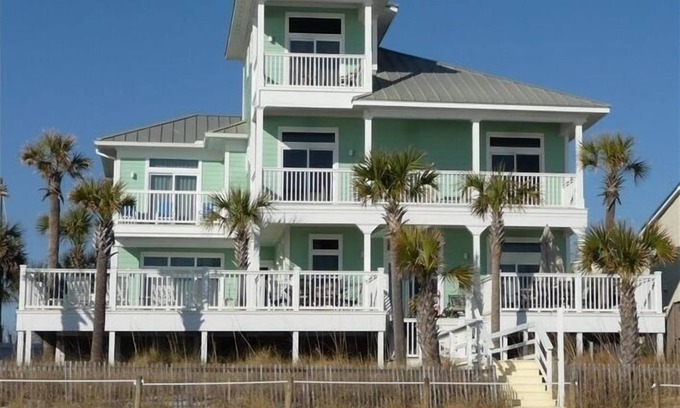 Miramar Beach Casa | IMPRESIONANTE CASA FRENTE AL MAR CON PISCINA CLIMATIZADA PRIVADA Y ENVOLVENTE ALREDEDOR DE BALCONES