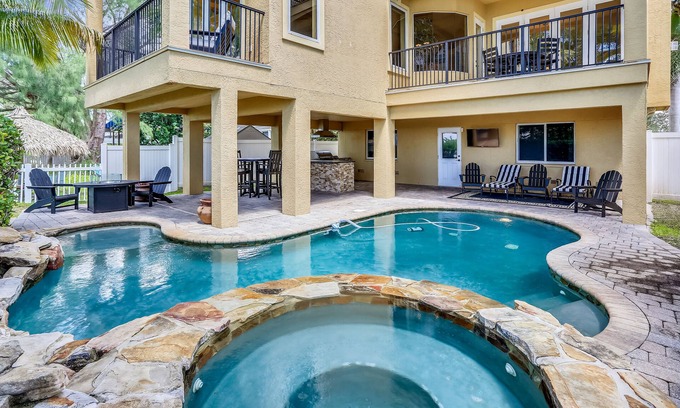 Treasure Island Casa | ☀Beachfront Home🐬Private Pool🏖️Beach Access from Backyard🍹Great Location!