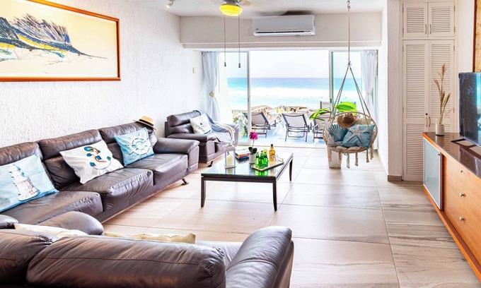 Zona Hotelera Villa | Beachfront house with direct access to the sea, Swimming pools, Air Conditioning, ZH
